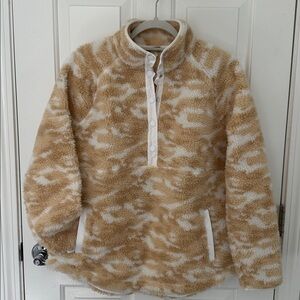 Vineyard Vines Marshmallow Camo Sherpa Pullover. NWT